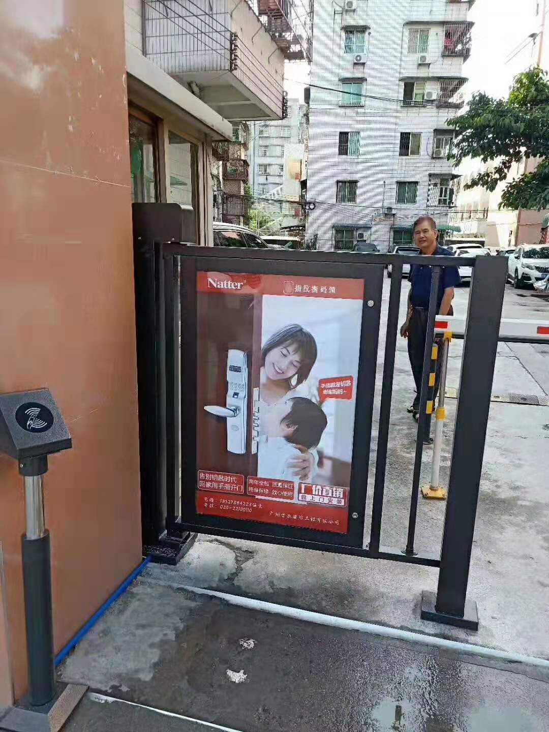 人行廣告門，智能廣告門，社區(qū)廣告門案例